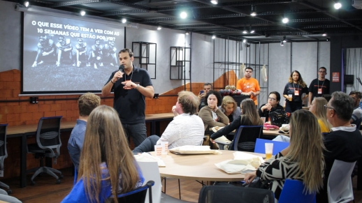 Aula inaugural da Startup University rene 66 startupeiros no CDL Tech